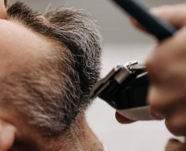 Broda, która robi różnicę: dopasuj jej długość do kształtu twarzy i podkreśl swoje rysy