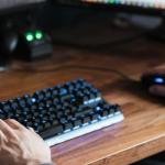 Klik w dobrą stronę: przesiadka na klawiaturę mechaniczną, która naprawdę robi różnicę