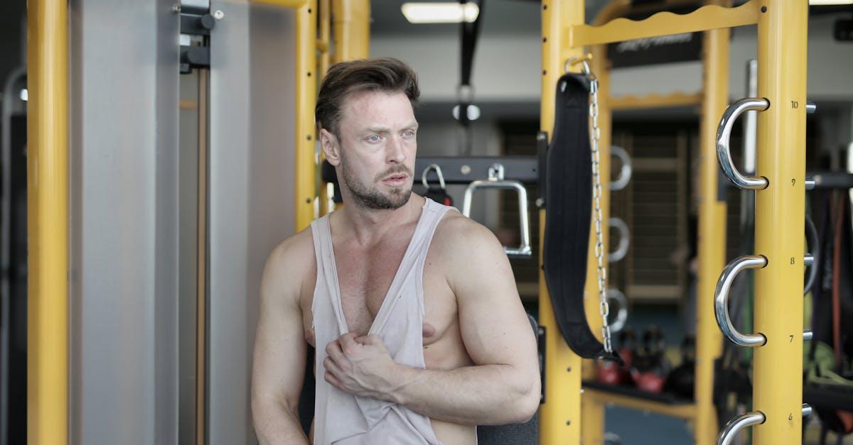 10 potknięć na siłowni, które kradną progres — i proste sposoby, by go odzyskać