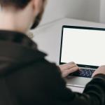 Zdalna praca bez frustracji: wybierz laptop, który naprawdę nadąży