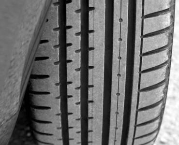 SUV kontra osobówka: jakie opony naprawdę robią różnicę? Przewodnik kierowcy