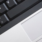 Wysłużony, ale nie stracony: 15 sprytnych sposobów, by Twój stary laptop znów nabrał prędkości