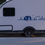 Pierwsza przyczepa kempingowa? Oto fundamenty, które ułatwią start i dodadzą frajdy z podróży